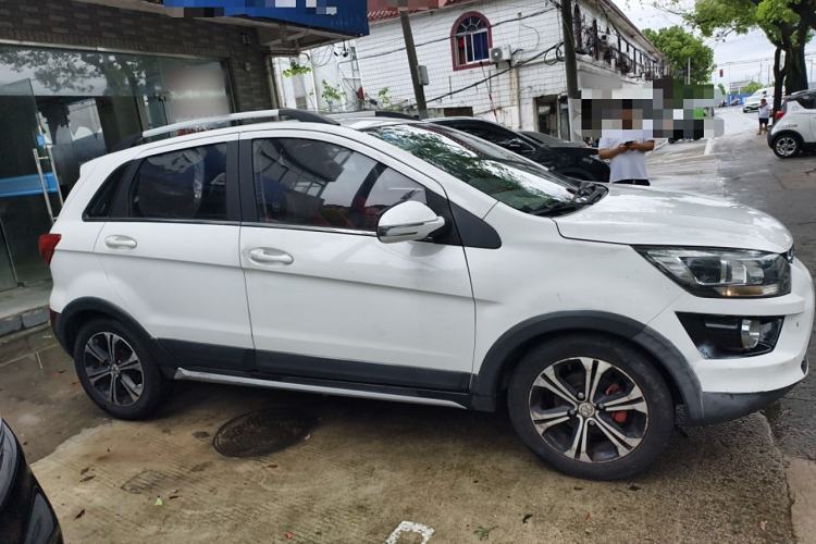 Used BAIC Senova X25 2015 1.5L Automatic Elite Model Exterior 2