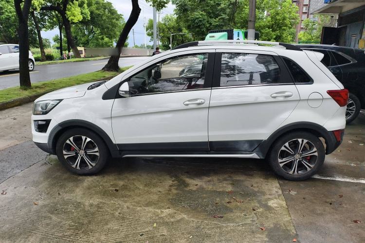 Used BAIC Senova X25 2015 1.5L Automatic Elite Model Exterior 5