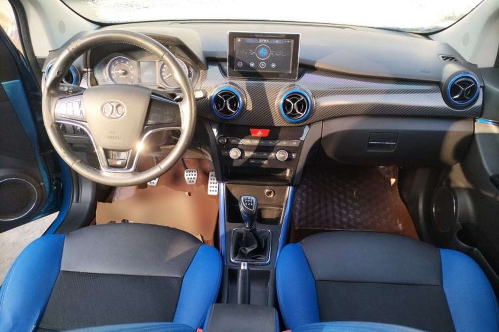 Used BAIC Senova X25 2015 1.5L Manual Elite Edition Center Console