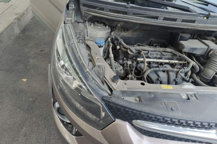 Used BAIC Senova X25 2015 1.5L manual Comfort trim level Engine Bay Right