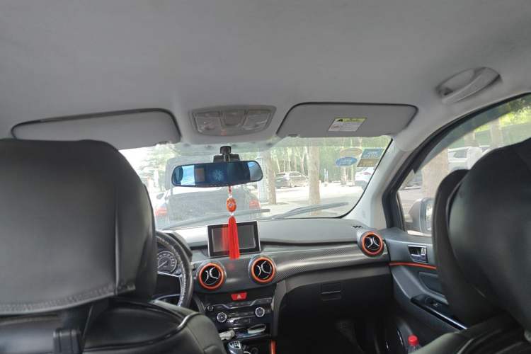 Used BAIC Senova X25 2015 1.5L manual Comfort trim level Headliner