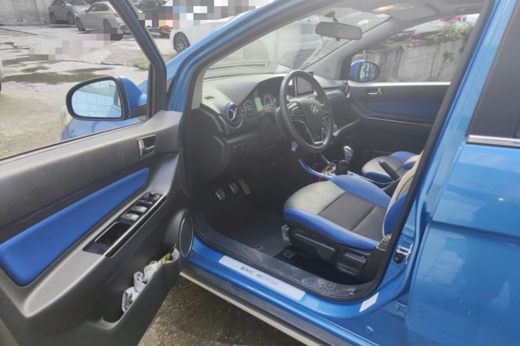 Used BAIC Senova X25 2015 1.5L Manual Elite Edition Interior 3