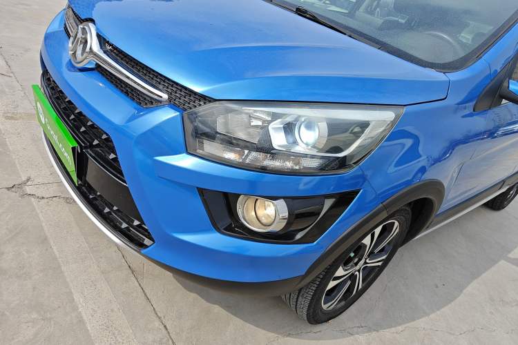 Used BAIC Senova X25 2015 1.5L Manual Elite Edition Left Front Headlight