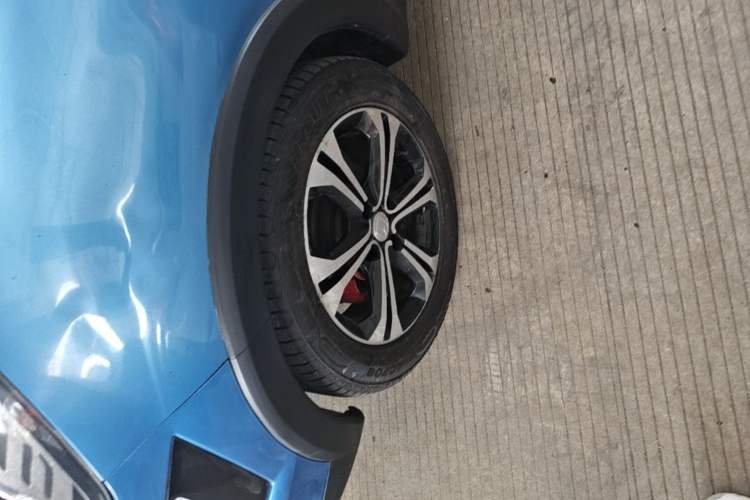 Used BAIC Senova X25 2015 1.5L Automatic Elite Model Left Front Wheel Hub