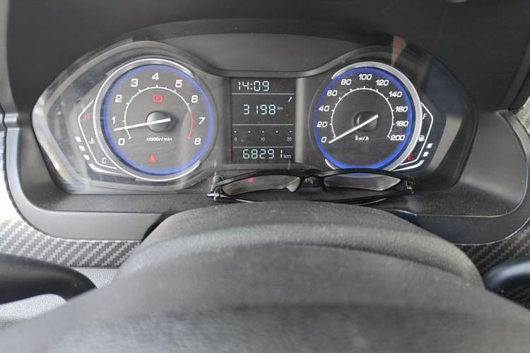 Used BAIC Senova X25 2015 1.5L manual Comfort trim level Odometer Close Up