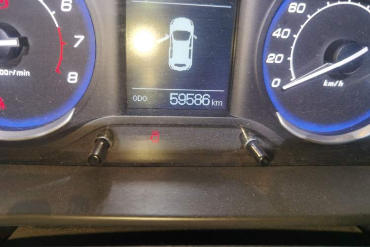 Used BAIC Senova X25 2015 1.5L Manual Elite Edition Odometer Close Up