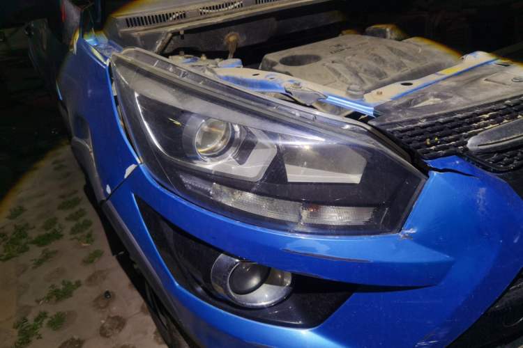 Used BAIC Senova X25 2015 1.5L Manual Elite Edition Right Front Headlight