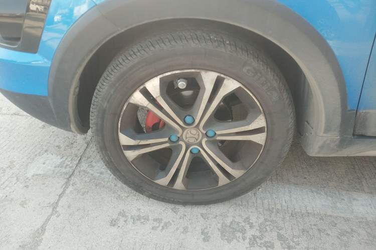 Used BAIC Senova X25 2015 1.5L Manual Elite Edition Right Front Wheel Hub