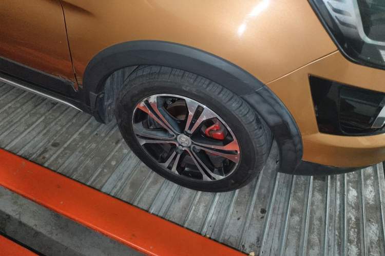 Used BAIC Senova X25 2015 1.5L Automatic Elite Model Right Front Wheel Hub