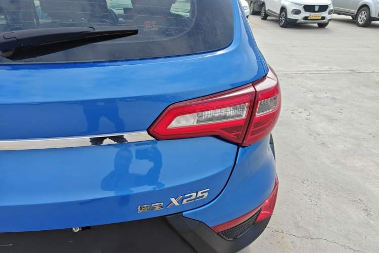 Used BAIC Senova X25 2015 1.5L Manual Elite Edition Right Rear Taillight