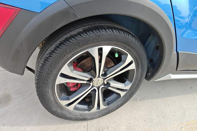 Used BAIC Senova X25 2015 1.5L Manual Elite Edition Right Rear Wheel Hub