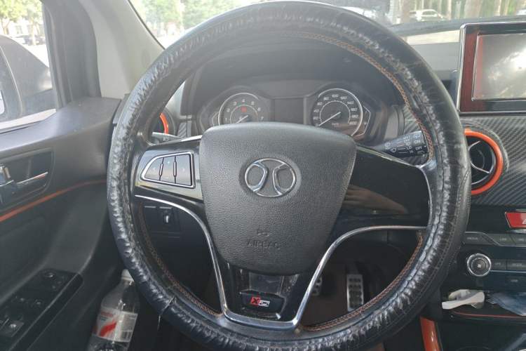 Used BAIC Senova X25 2015 1.5L manual Comfort trim level Steering Wheel
