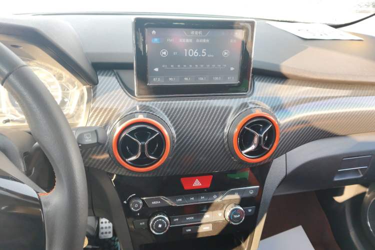 Used BAIC Senova X25 2015 1.5L manual Comfort trim level Audio And AC Panel