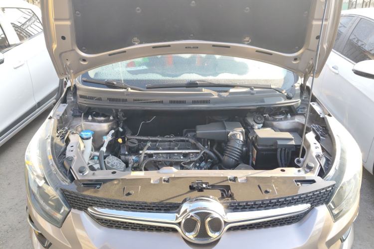 Used BAIC Senova X25 2015 1.5L manual Comfort trim level Engine Bay