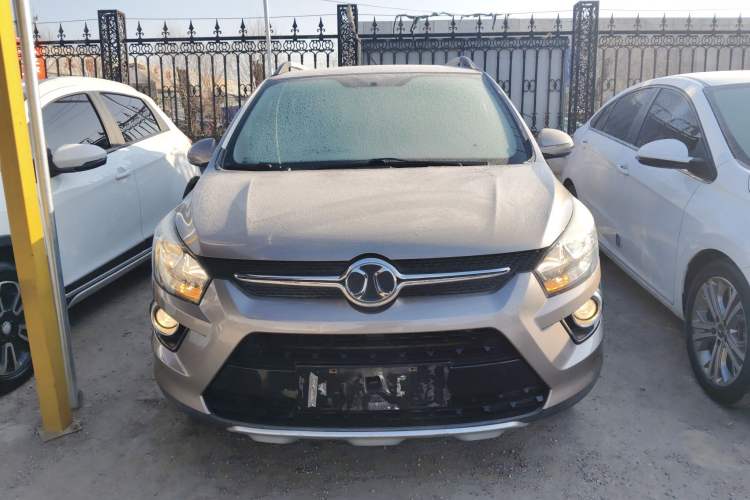 Used BAIC Senova X25 2015 1.5L manual Comfort trim level Exterior 1