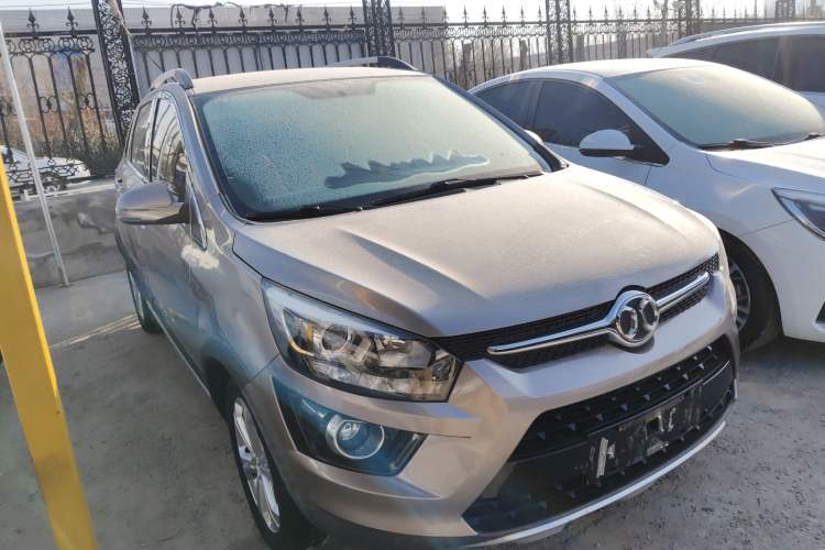 Used BAIC Senova X25 2015 1.5L manual Comfort trim level Exterior 2
