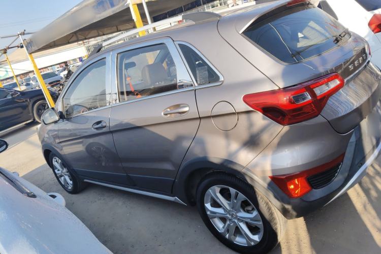 Used BAIC Senova X25 2015 1.5L manual Comfort trim level Exterior 3