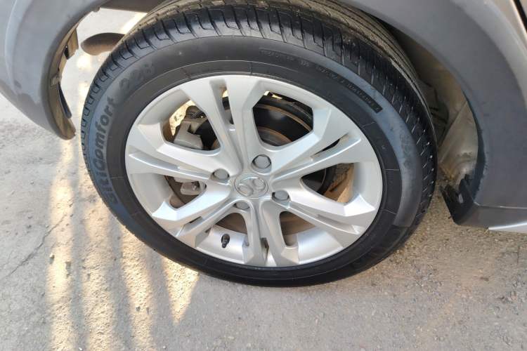 Used BAIC Senova X25 2015 1.5L manual Comfort trim level Exterior 8