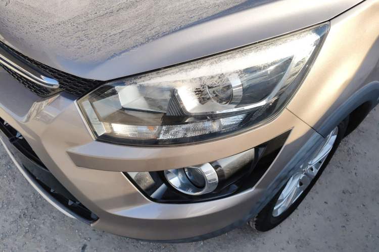 Used BAIC Senova X25 2015 1.5L manual Comfort trim level Left Front Headlight