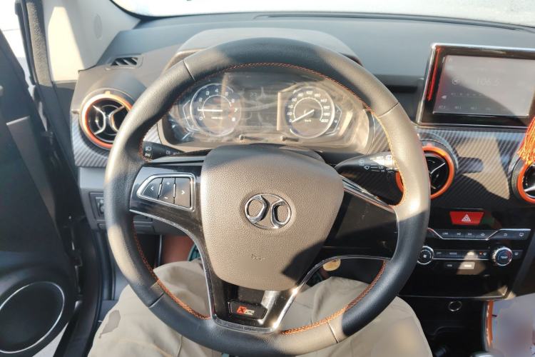 Used BAIC Senova X25 2015 1.5L manual Comfort trim level Steering Wheel