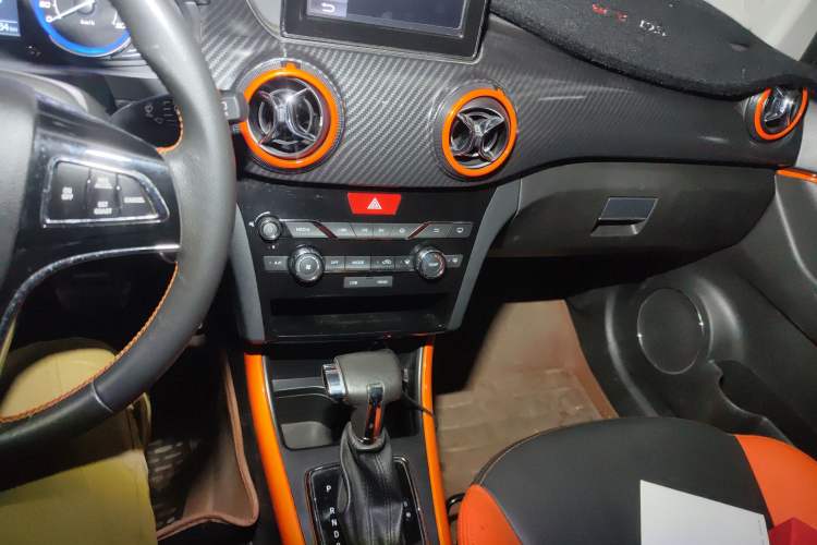 Used BAIC Senova X25 2015 1.5L Automatic Elite Model Audio And AC Panel