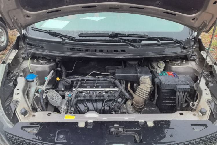 Used BAIC Senova X25 2015 1.5L manual Comfort trim level Engine Bay