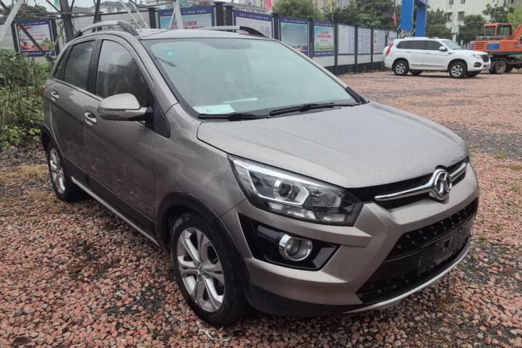 Used BAIC Senova X25 2015 1.5L manual Comfort trim level Front Right 45 Deg