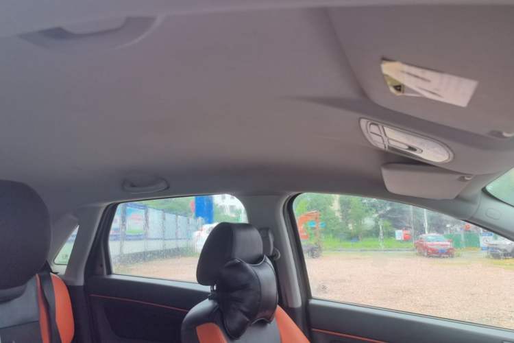 Used BAIC Senova X25 2015 1.5L manual Comfort trim level Headliner