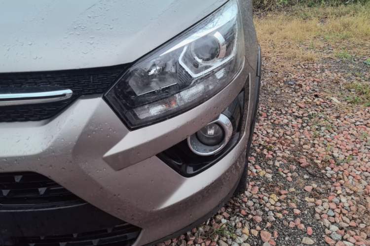 Used BAIC Senova X25 2015 1.5L manual Comfort trim level Left Front Headlight
