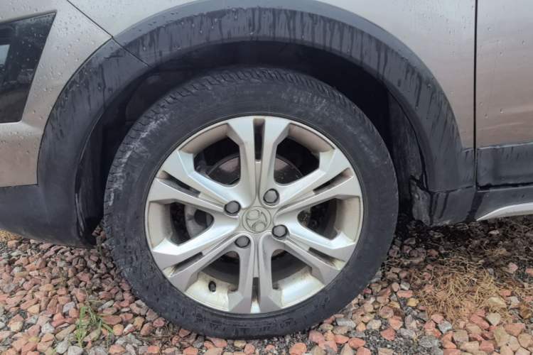 Used BAIC Senova X25 2015 1.5L manual Comfort trim level Left Front Wheel Hub