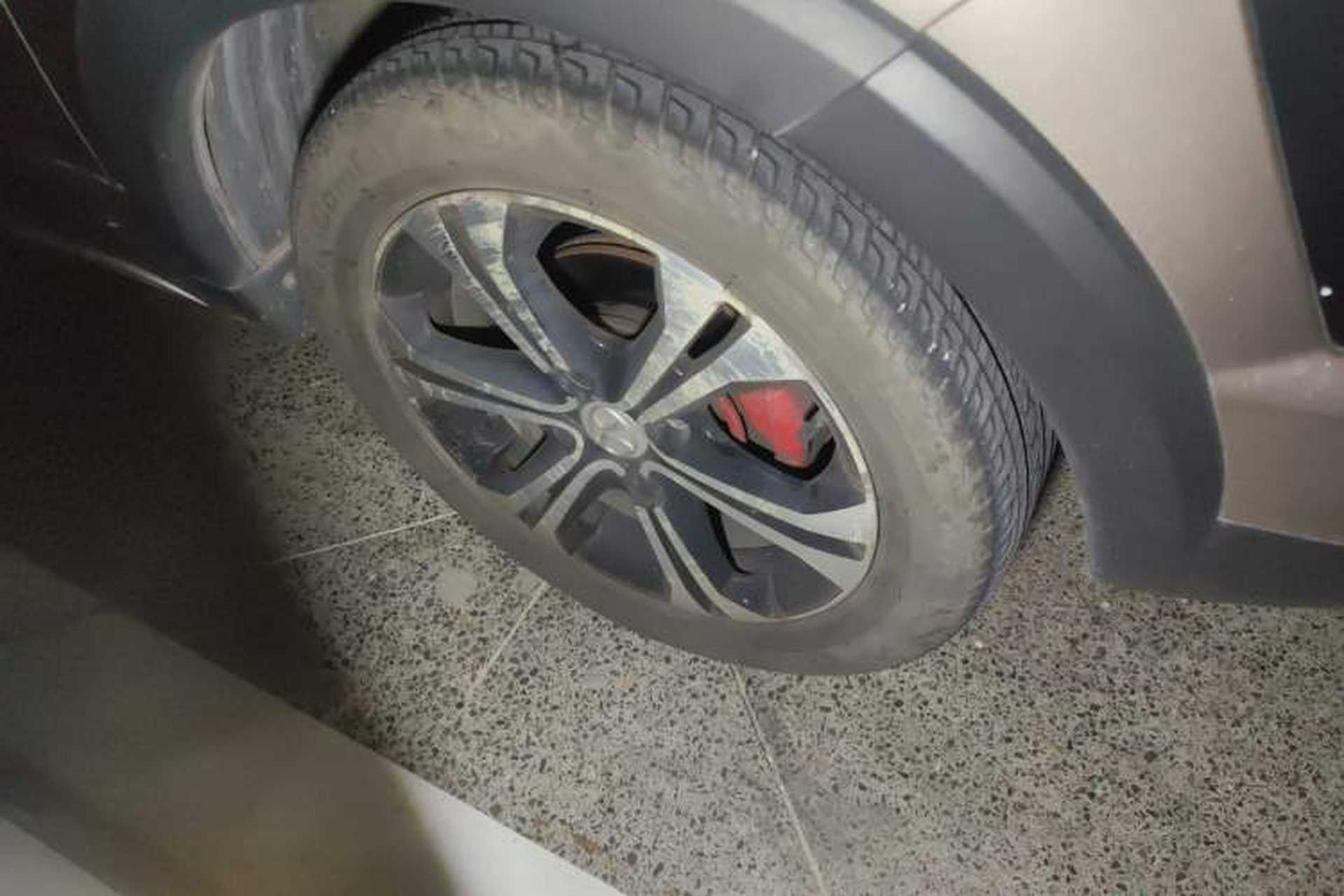 Used BAIC Senova X25 2015 1.5L Automatic Elite Model Right Front Wheel Hub