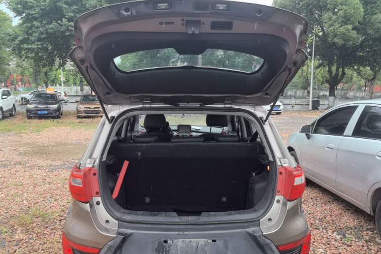 Used BAIC Senova X25 2015 1.5L manual Comfort trim level Trunk