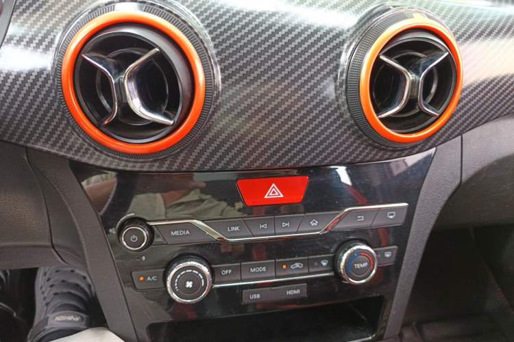 Used BAIC Senova X25 2015 1.5L Manual Elite Edition Audio And AC Panel