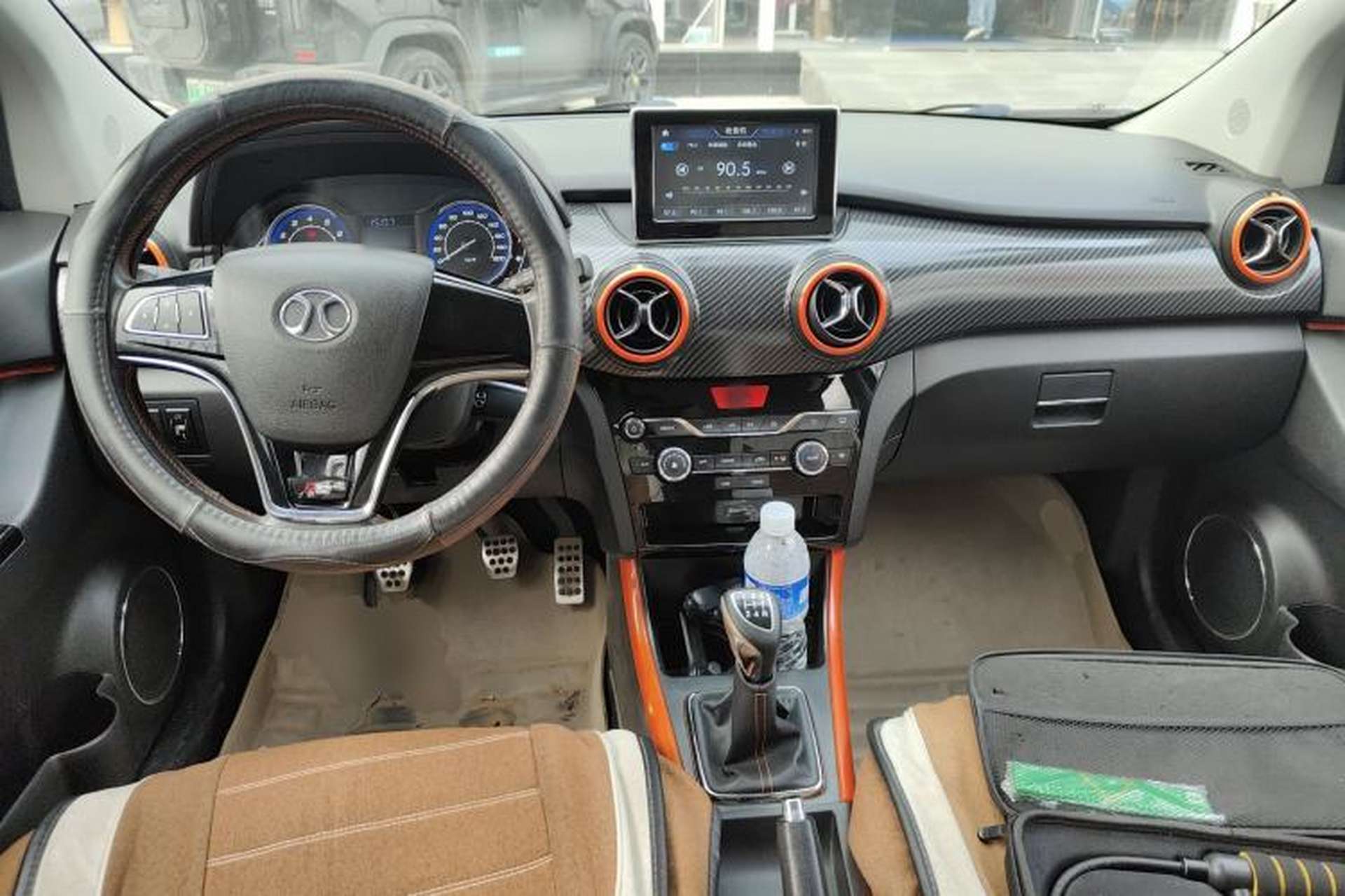 Used BAIC Senova X25 2015 1.5L manual Comfort trim level Center Console
