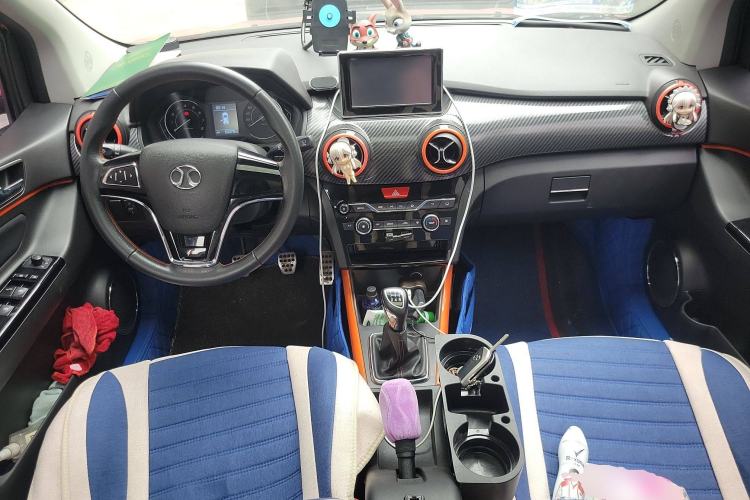 Used BAIC Senova X25 2015 1.5L Manual Elite Edition Center Console