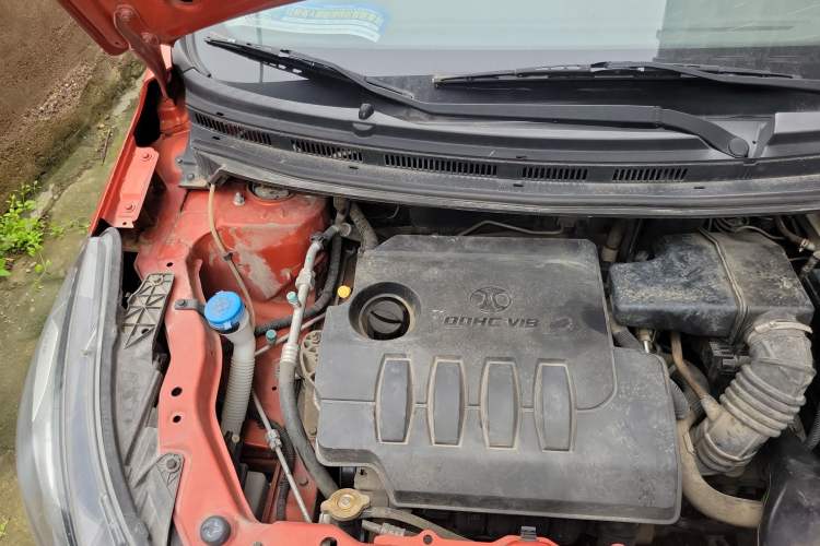 Used BAIC Senova X25 2015 1.5L Manual Elite Edition Engine Bay Right