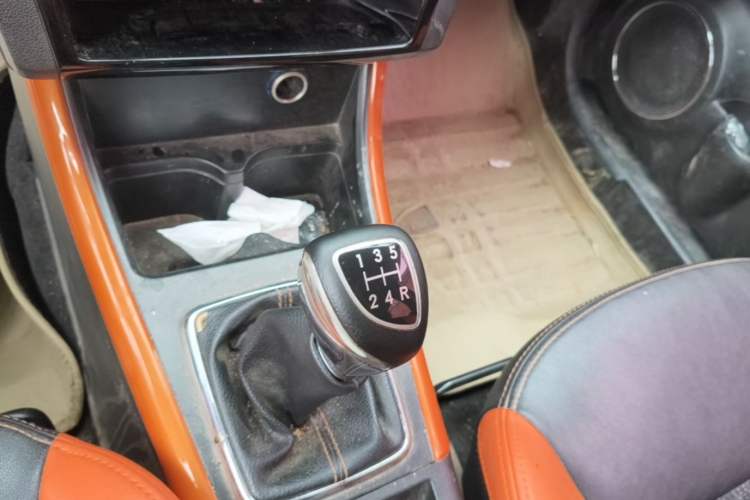 Used BAIC Senova X25 2015 1.5L Manual Elite Edition Gear Lever