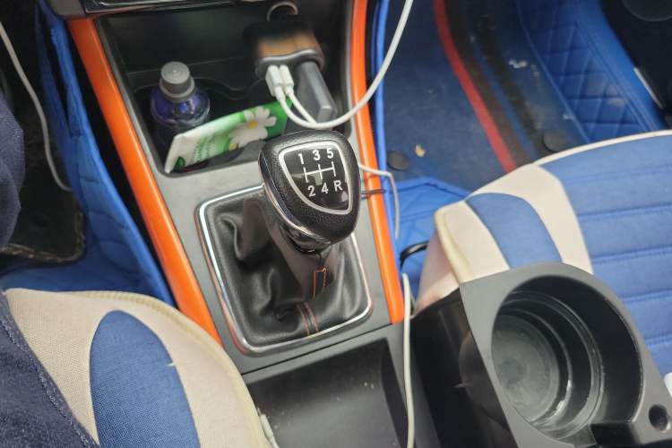 Used BAIC Senova X25 2015 1.5L Manual Elite Edition Gear Lever