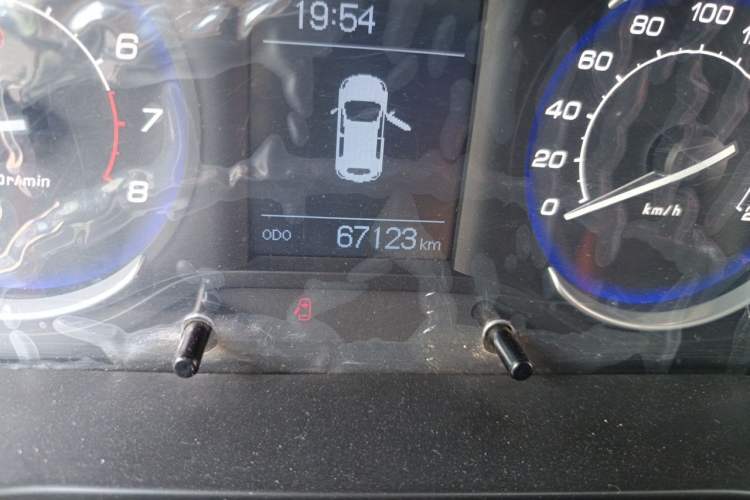 Used BAIC Senova X25 2015 1.5L Manual Elite Edition Odometer Close Up