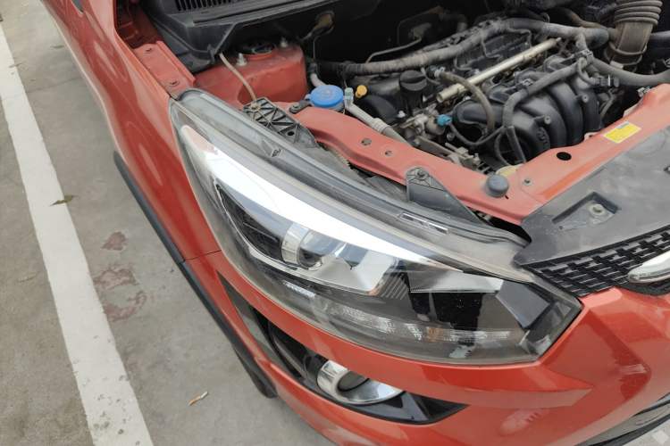 Used BAIC Senova X25 2015 1.5L manual Comfort trim level Right Front Headlight