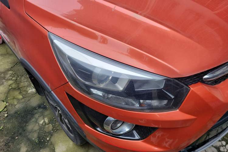 Used BAIC Senova X25 2015 1.5L Manual Elite Edition Right Front Headlight