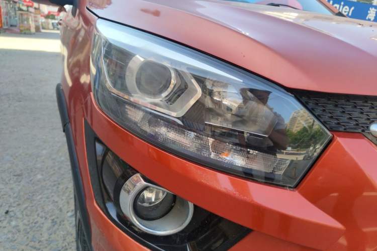 Used BAIC Senova X25 2015 1.5L Manual Elite Edition Right Front Headlight