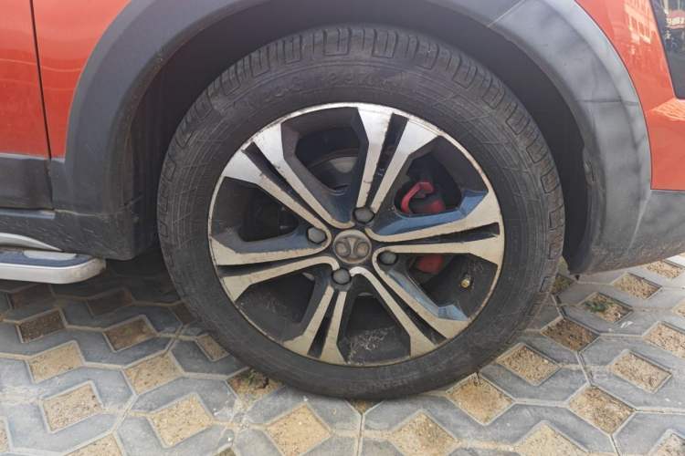 Used BAIC Senova X25 2015 1.5L Automatic Elite Model Right Front Wheel Hub