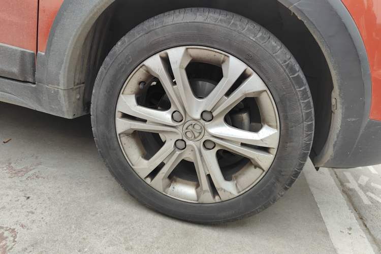 Used BAIC Senova X25 2015 1.5L manual Comfort trim level Right Front Wheel Hub