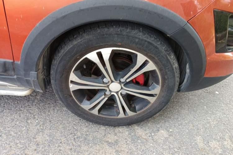 Used BAIC Senova X25 2015 1.5L Manual Elite Edition Right Front Wheel Hub