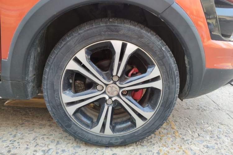 Used BAIC Senova X25 2015 1.5L Manual Elite Edition Right Front Wheel Hub