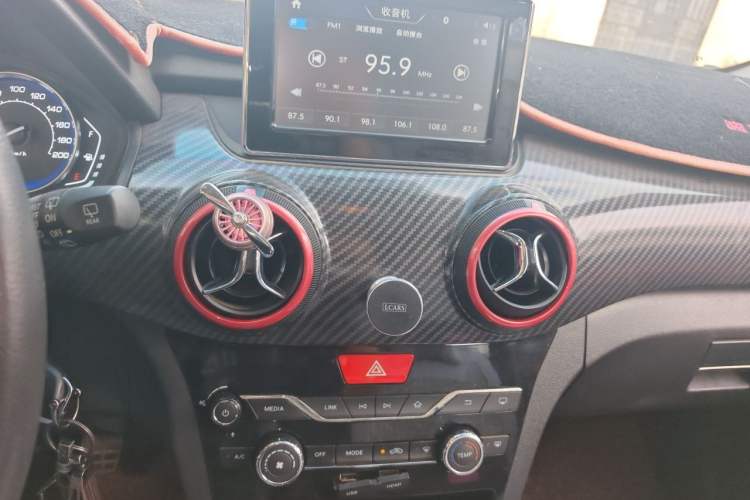 Used BAIC Senova X25 2015 1.5L Manual Elite Edition Audio And AC Panel