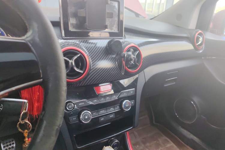 Used BAIC Senova X25 2015 1.5L Manual Elite Edition Audio And AC Panel