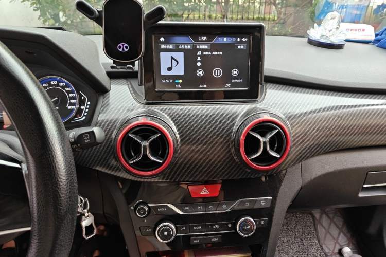 Used BAIC Senova X25 2015 1.5L Manual Elite Edition Audio And AC Panel