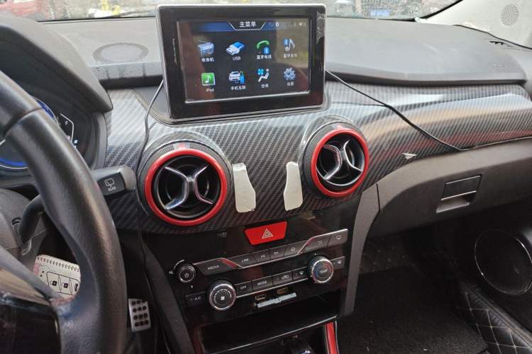 Used BAIC Senova X25 2015 1.5L Manual Elite Edition Audio And AC Panel